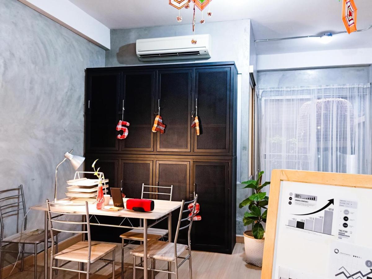 Hostel Five Stars Ratchada 19 Bangkok Zewnętrze zdjęcie